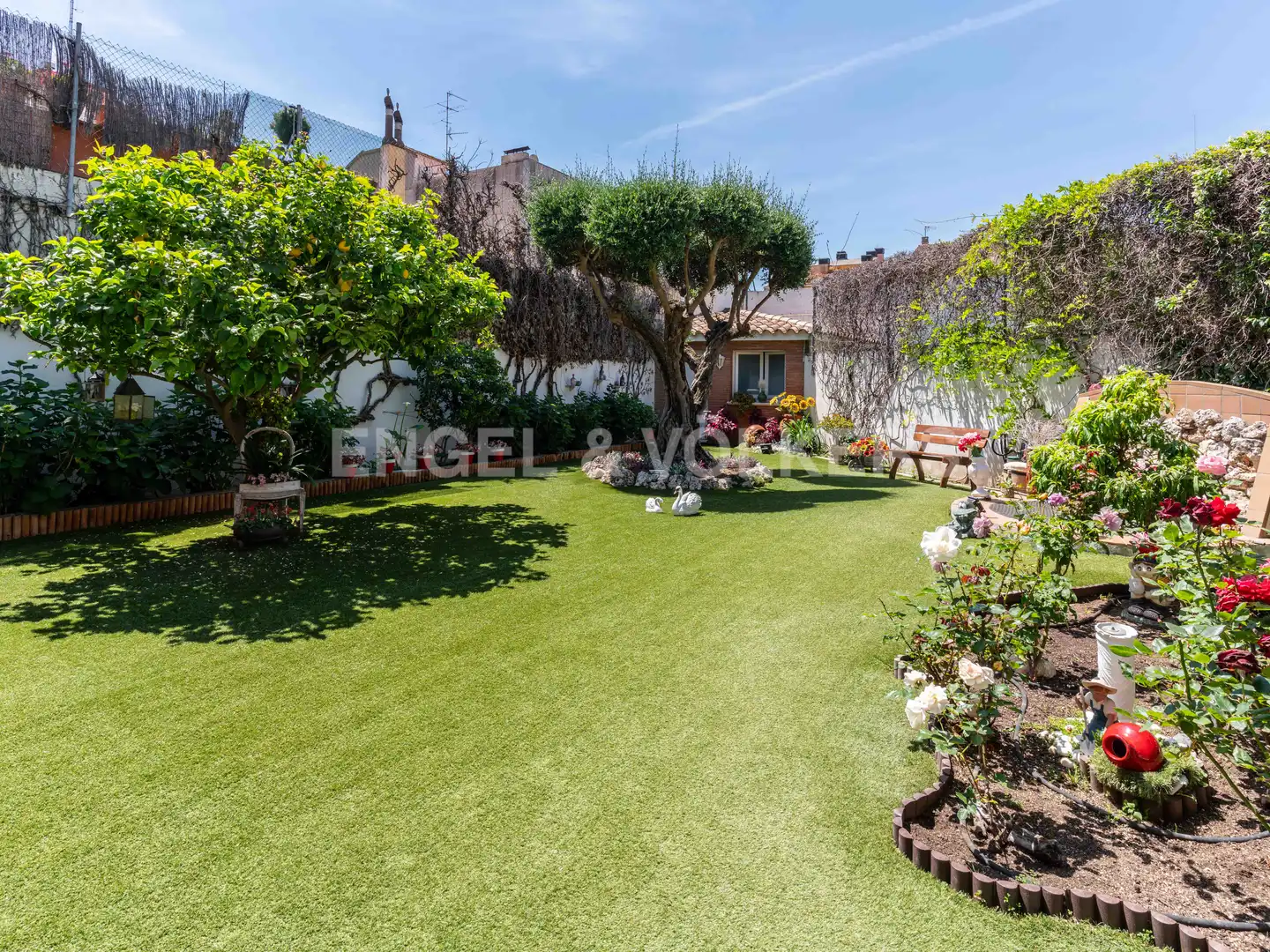 Garten von Haus oder Chalet zum Verkauf in Pineda de Mar mit Klimaanlage, Heizung und Privatgarten