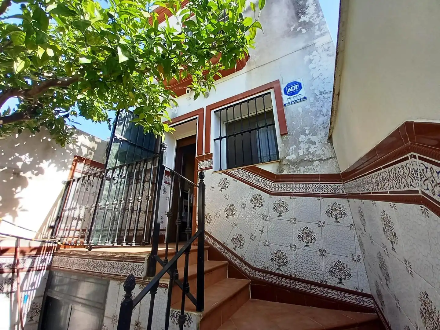 Exterior view of Houses for sale in El Pedroso  with Air Conditioner, Terrace and Storage room