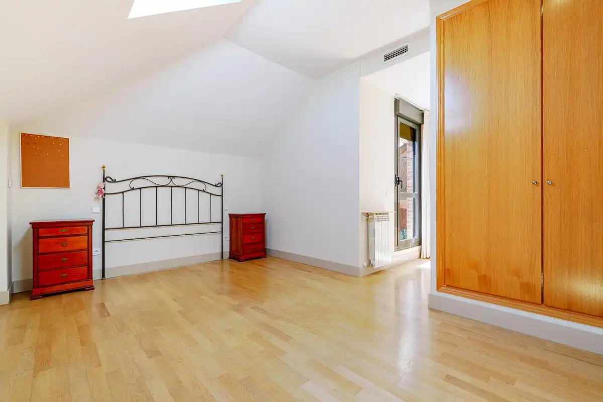 Habitación de Ático en venta en Pozuelo de Alarcón con Aire acondicionado, Calefacción y Jardín privado