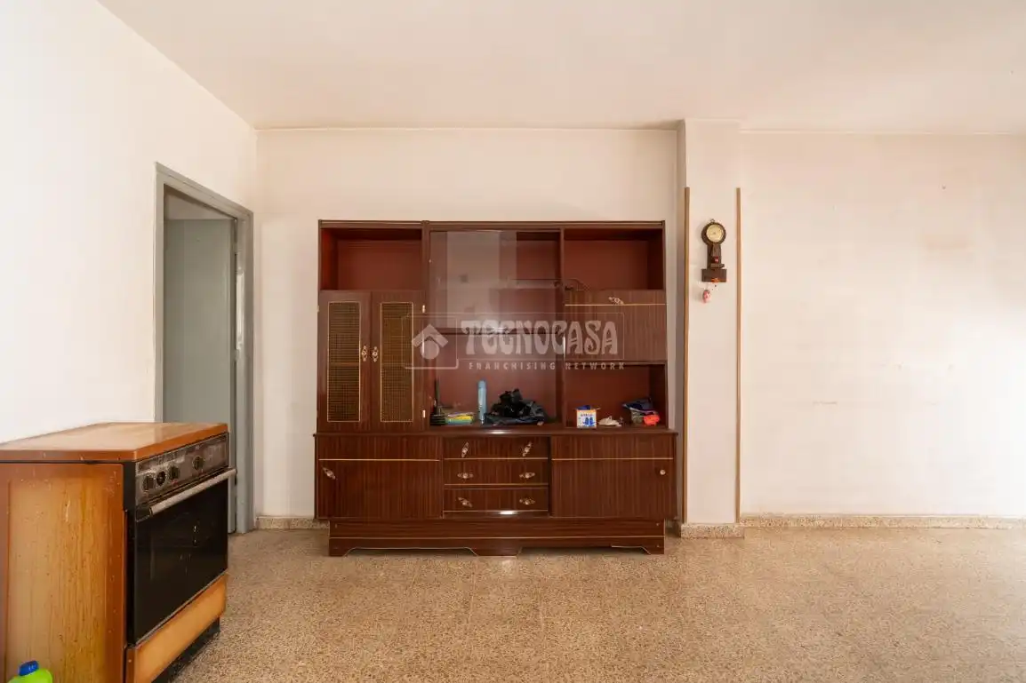 Sala d'estar de Pis en venda en Granada amb Balcó