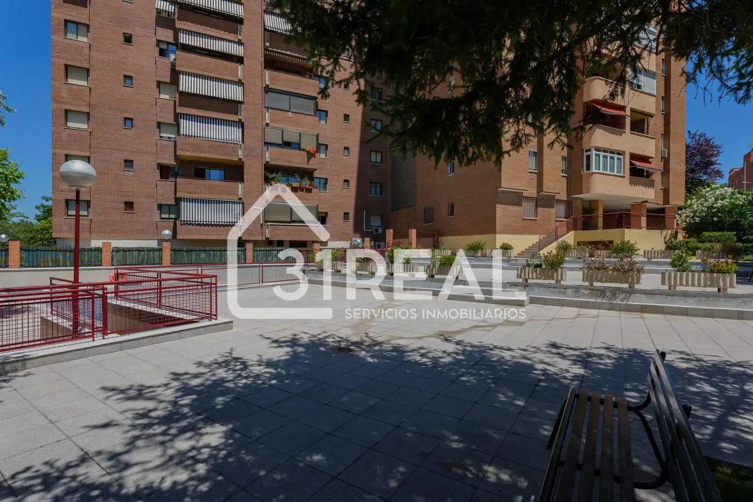 Vista exterior de Piso en venta en Madrid con Calefacción, Jardín privado y Terraza
