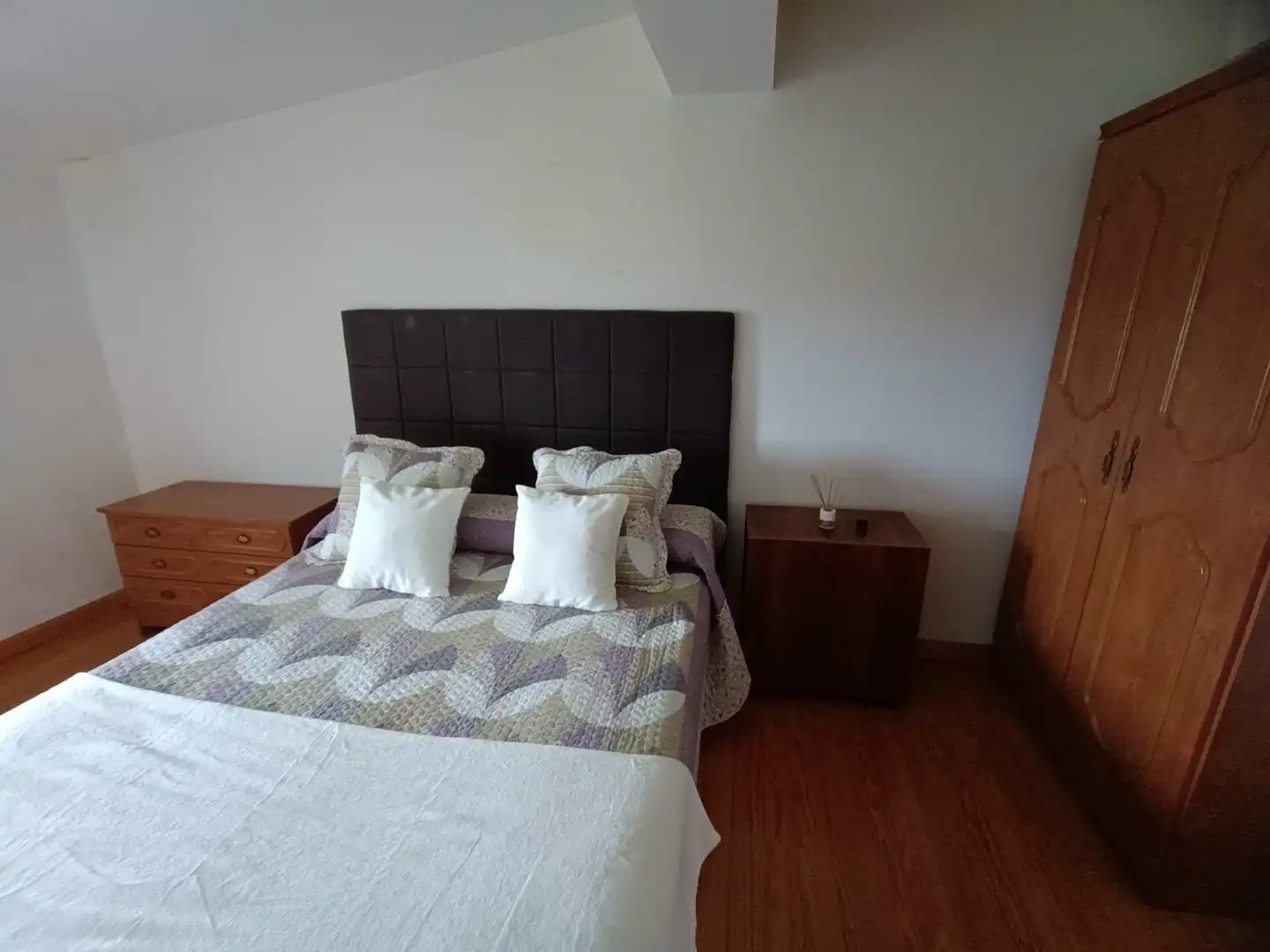 Schlafzimmer von Einfamilien-Reihenhaus zum Verkauf in Valdáliga mit Heizung, Abstellraum und Balkon