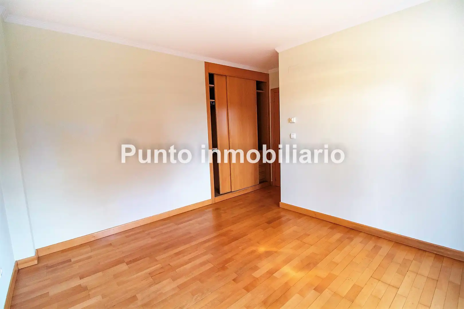 Living room of Houses for sale in Valladolid  with Heating, Private garden and Parquet flooring