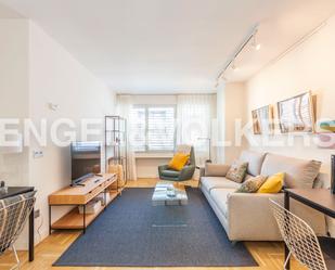 Sala d'estar de Apartament de lloguer en  Madrid Capital amb Aire condicionat, Calefacció i Piscina