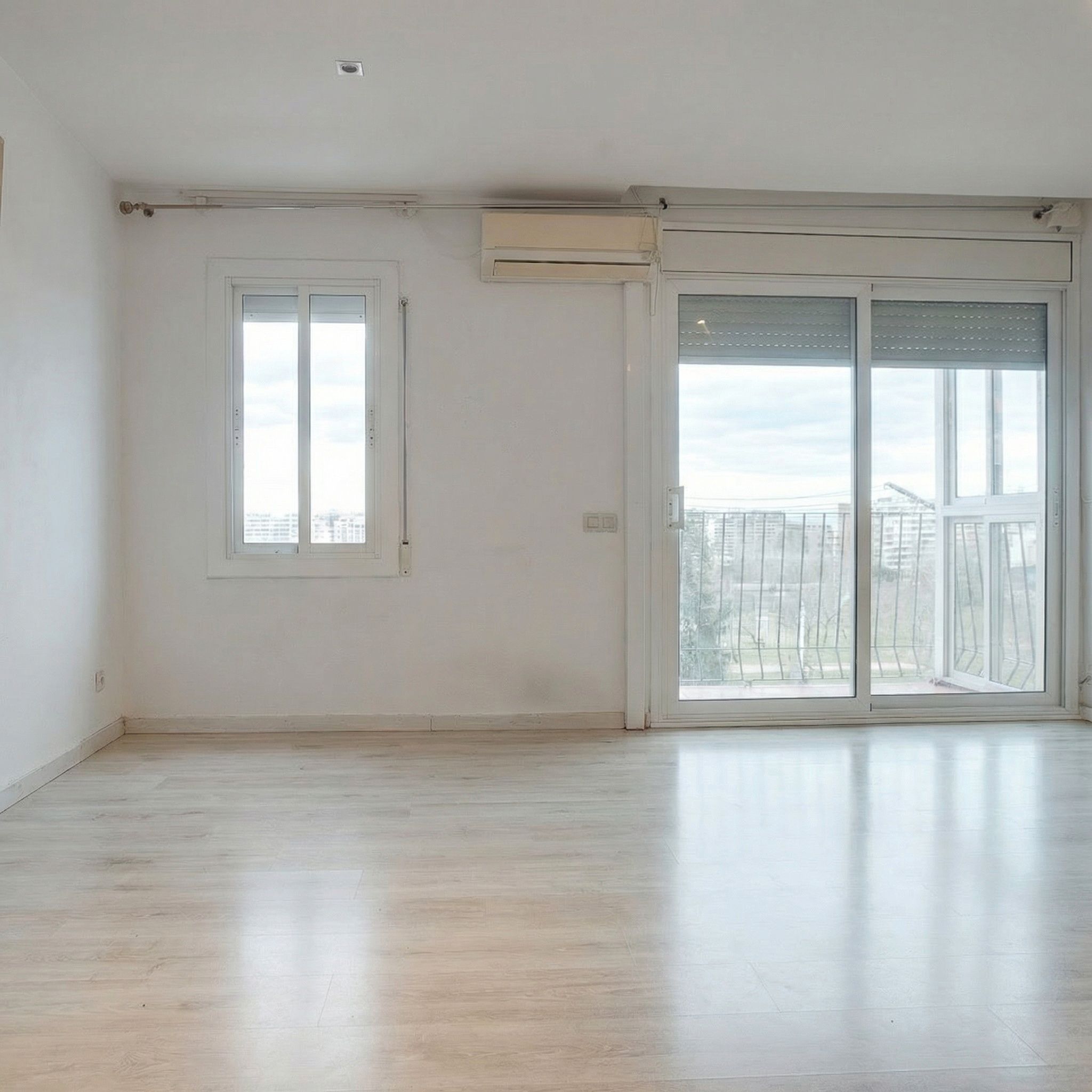 Habitación de Piso en venta en Sant Adrià de Besòs con Calefacción y Balcón