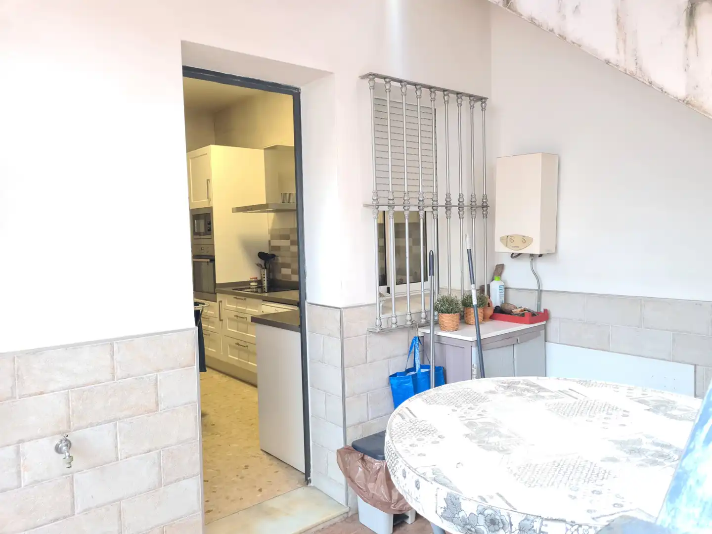 Kitchen of Detached homes for sale in Sevilla  with Air Conditioner, Terrace and Balcony