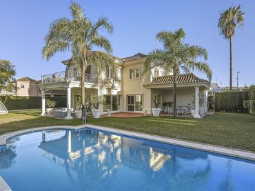 Casa con piscina en venta en Marbella - Marbella,Guadalmina,Camino Cortes