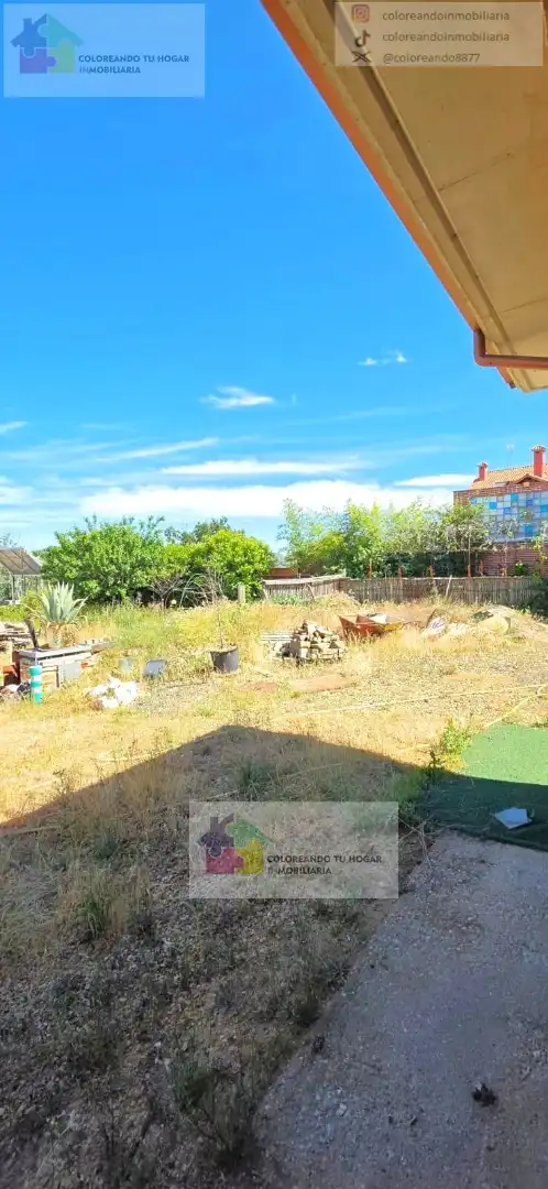 Houses for sale in Sariegos  with Air Conditioner, Heating and Private garden