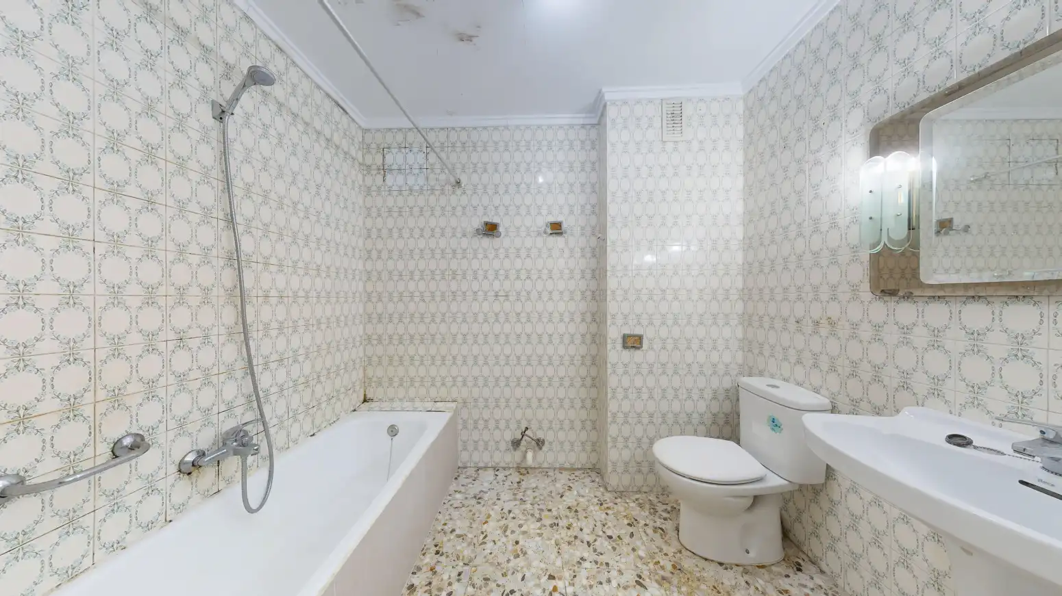 Bathroom of Flat for sale in Tafalla  with Heating and Balcony