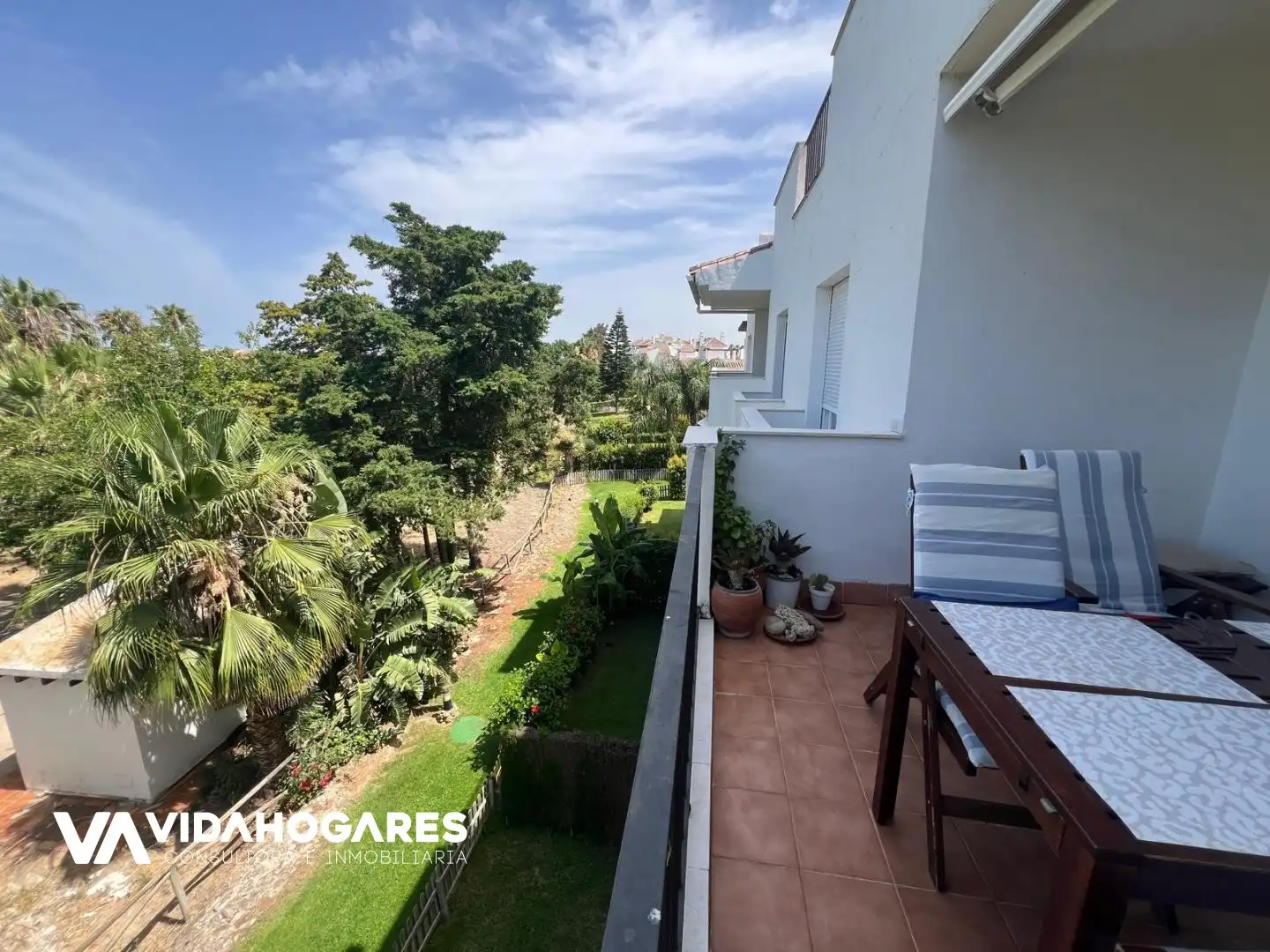 Vista exterior de Pis en venda en Rota amb Terrassa, Piscina i Moblat