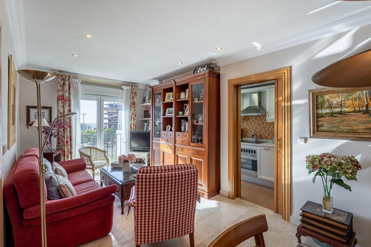 Sala de estar de Piso en venta en  Granada Capital con Aire acondicionado, Jardín privado y Piscina comunitaria