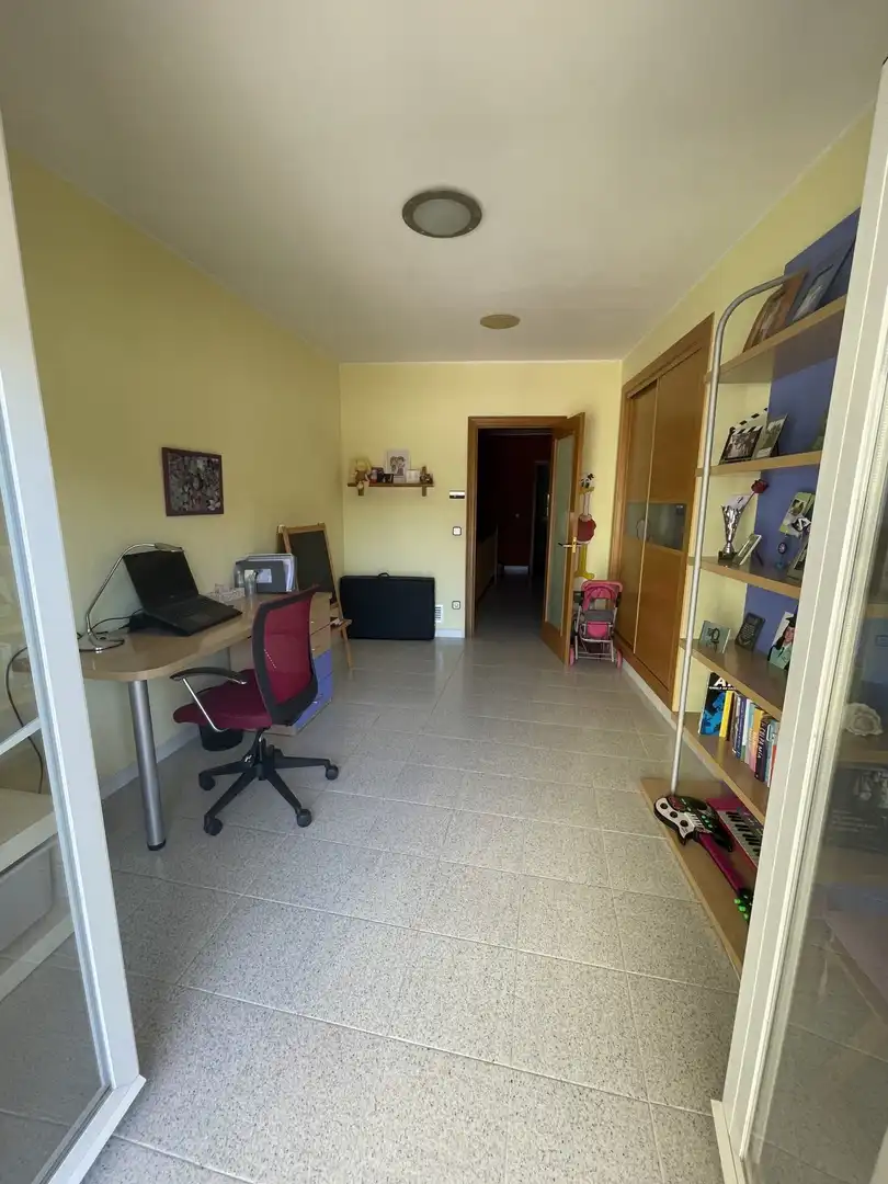 Habitación de Casa adosada en venta en Porqueres con Aire acondicionado, Terraza y Balcón