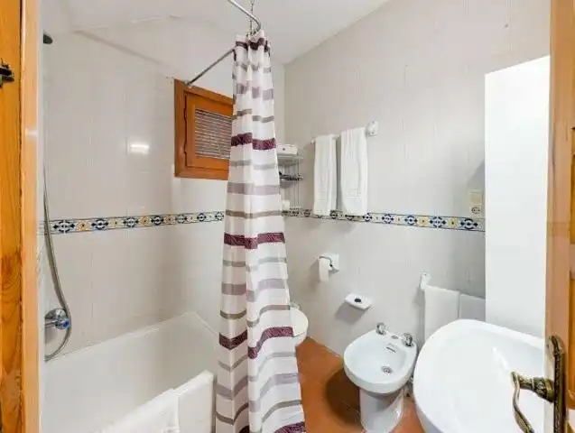Baño de Piso en venta en Bubión con Calefacción y Piscina comunitaria