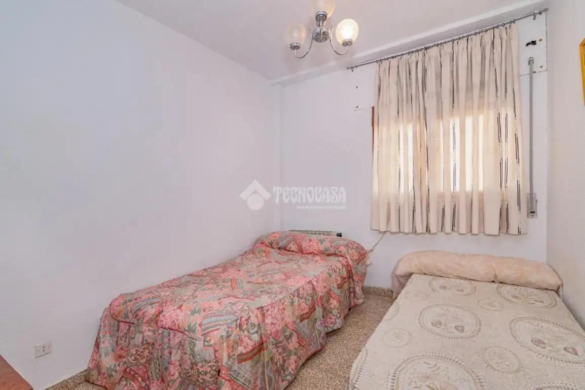 Habitación de Piso en venta en Lucena con Aire acondicionado y Amueblado