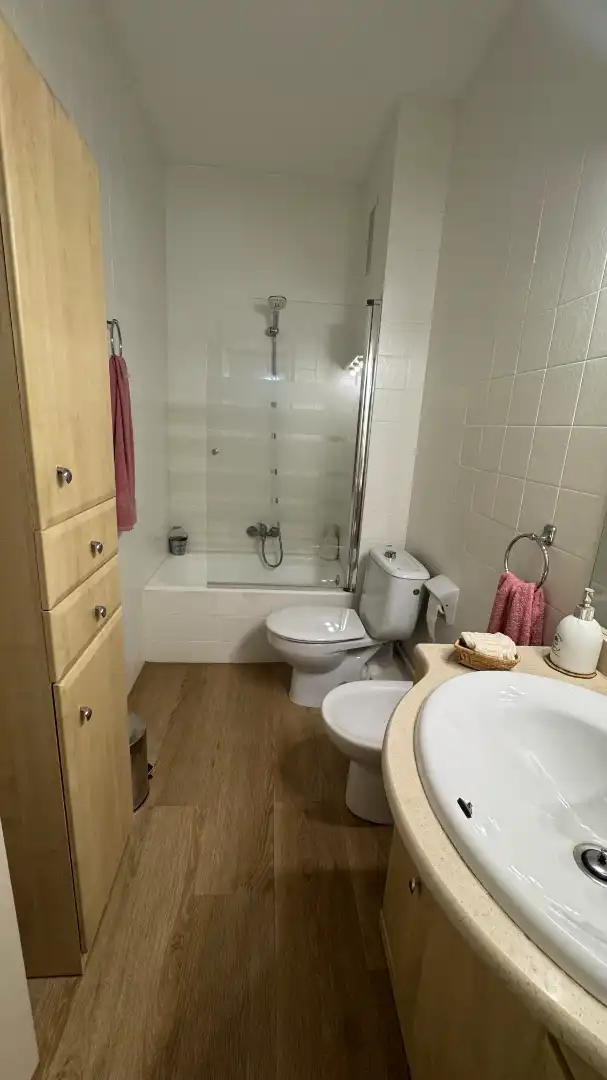 Baño de Piso en venta en Montcada i Reixac con Horno, Balcón y Alarma