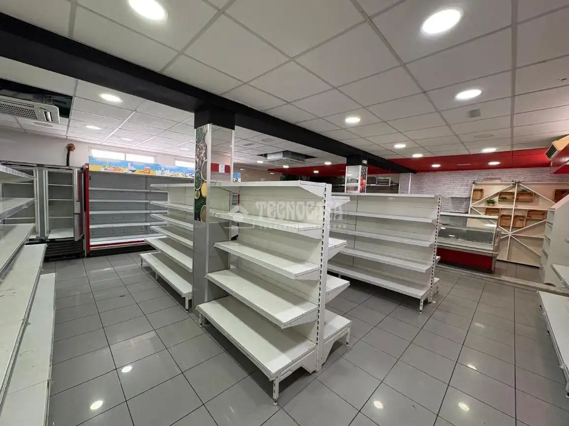 Local comercial en venda a Las Lagunas - Campano