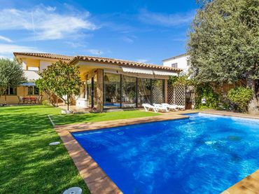 Villa avec piscine à vendre à Carrer del Puig