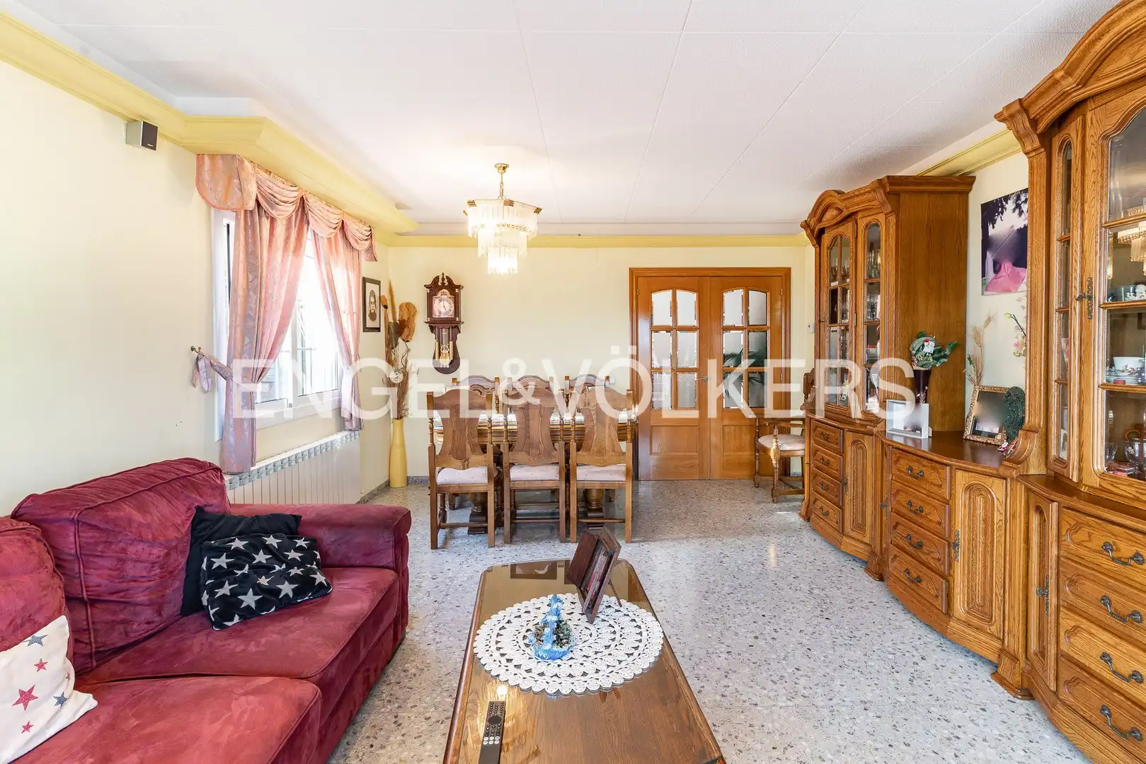 Sala d'estar de Casa o xalet en venda en Calella amb Calefacció, Jardí privat i Terrassa