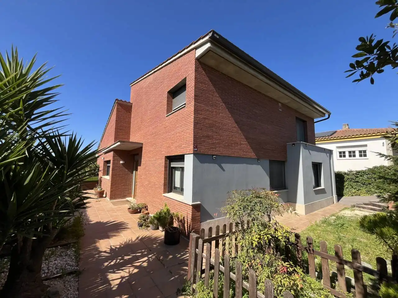 Vista exterior de Casa o xalet en venda en Caldes de Montbui amb Aire condicionat, Calefacció i Jardí privat