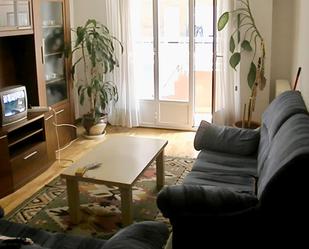 Sala d'estar de Pis en venda en León Capital  amb Calefacció, Parquet i Terrassa