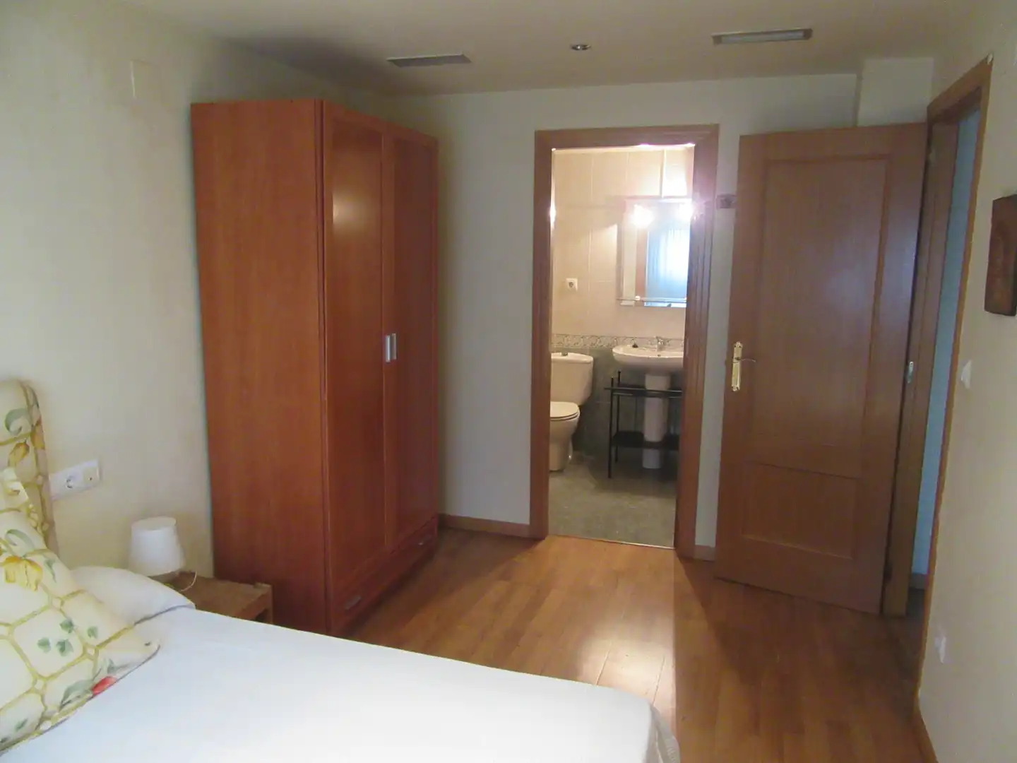 Schlafzimmer von Wohnung zur Miete in Zaragoza mit Heizung, Parkett und Terrasse