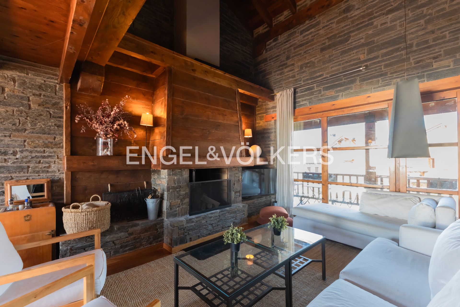 Living room of Single-family semi-detached for sale in Guils de Cerdanya  with Heating, Parquet flooring and Terrace