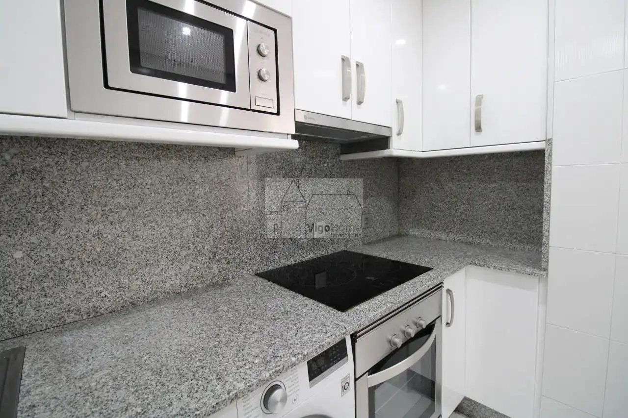 Kitchen of Flat for rent in Vigo   with Heating, Parquet flooring and Storage room