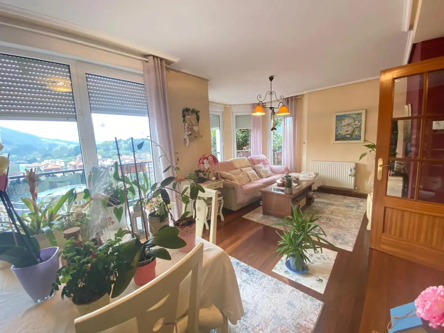Living room of Detached homes for sale in Castro-Urdiales  with Heating, Private garden and Parquet flooring