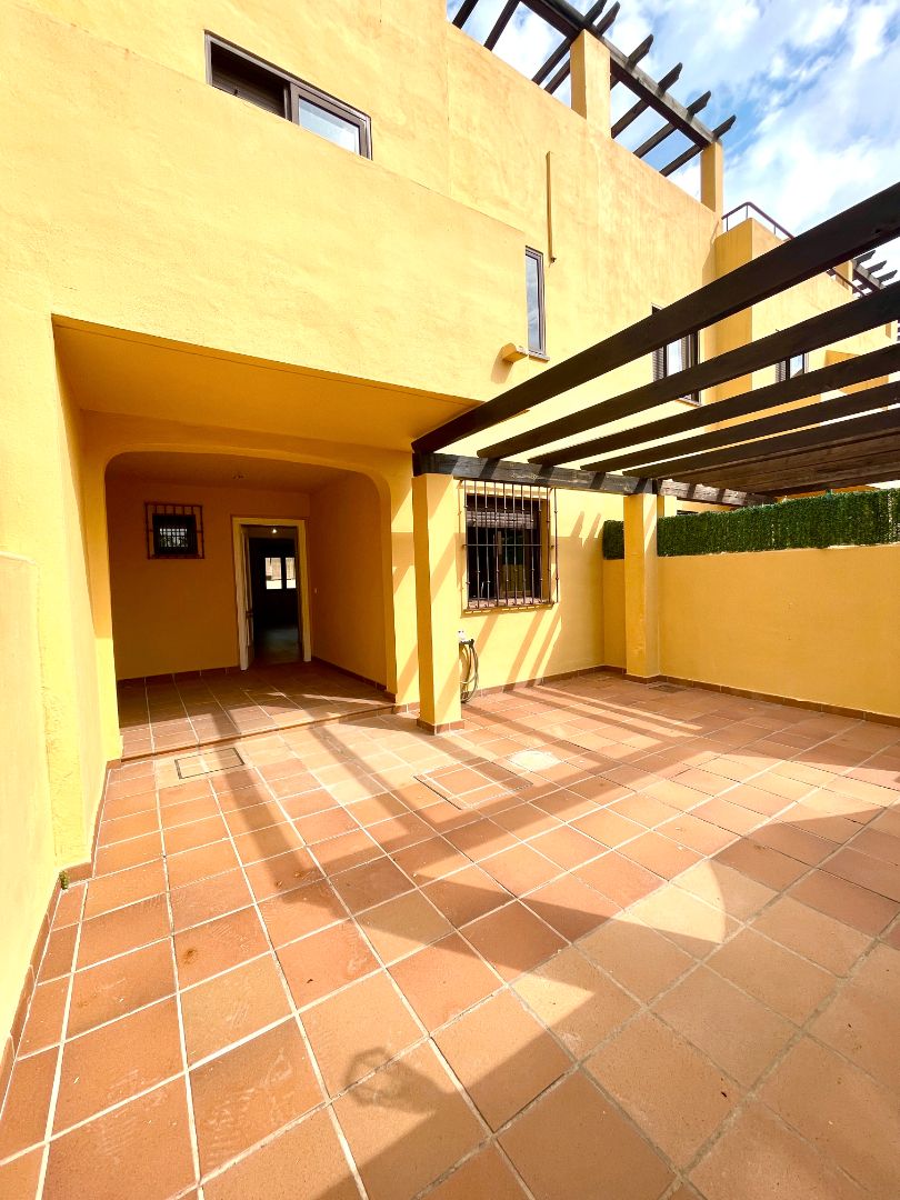 Casa adosada en venda en Algeciras amb Aire condicionat, Jardí privat i Terrassa