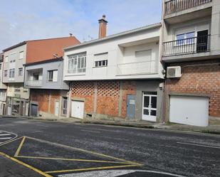 Vista exterior de Casa o xalet en venda en Rianxo amb Calefacció, Traster i Forn