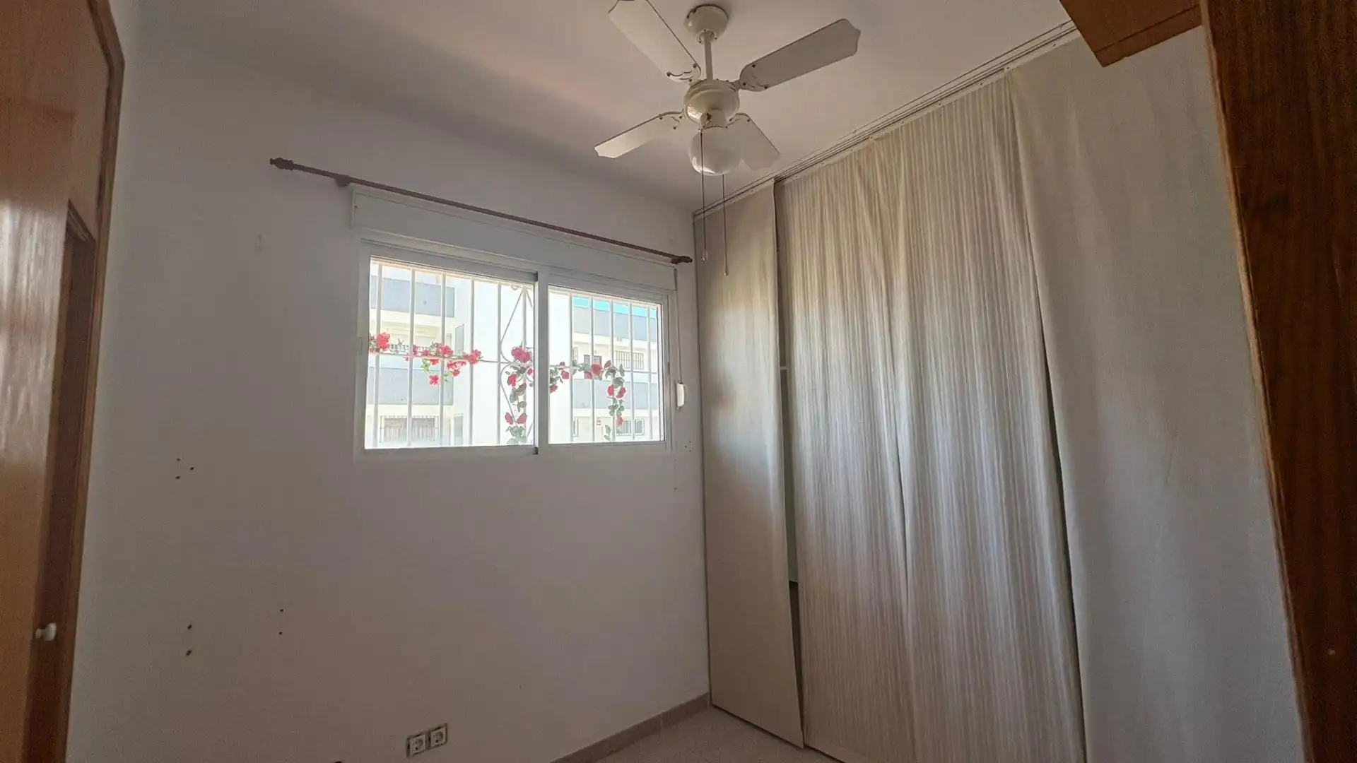 Dormitori de Pis en venda en Torremolinos amb Aire condicionat, Terrassa i Balcó