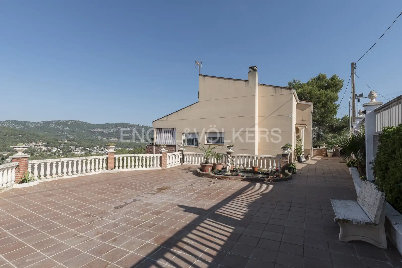Casa con terraza en venta en Canyelles