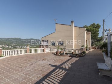 Casa con balcone in vendita a Canyelles