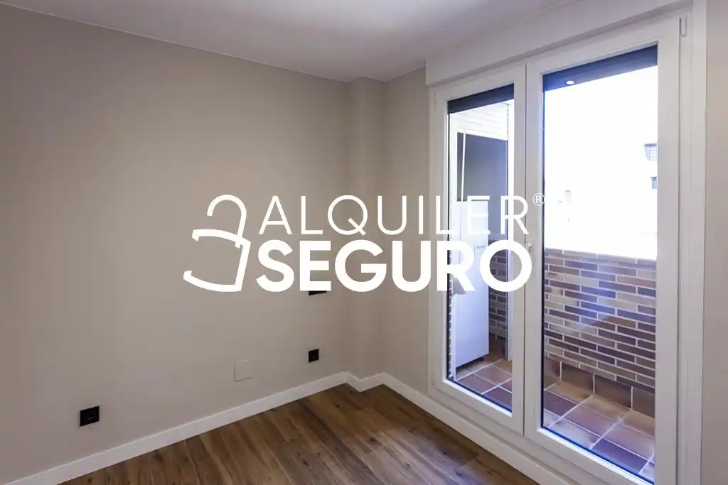 Habitación de Ático de alquiler en Madrid con Aire acondicionado, Calefacción y Trastero