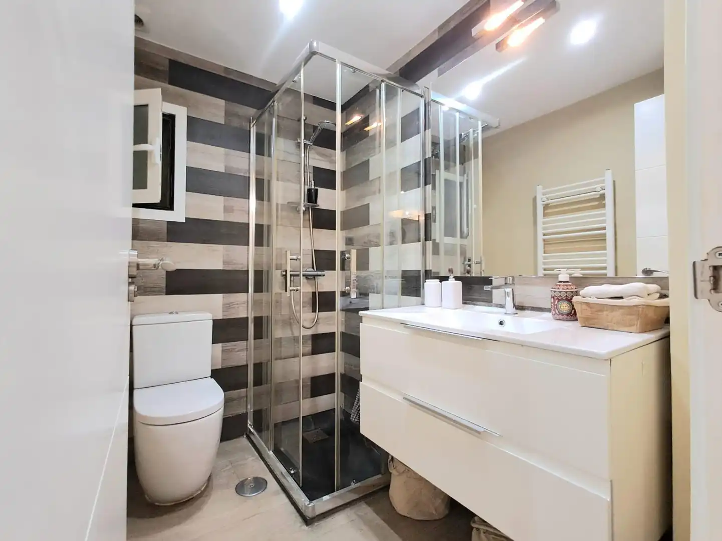 Baño de Piso en venta en Madrid con Aire acondicionado, Calefacción y Jardín privado