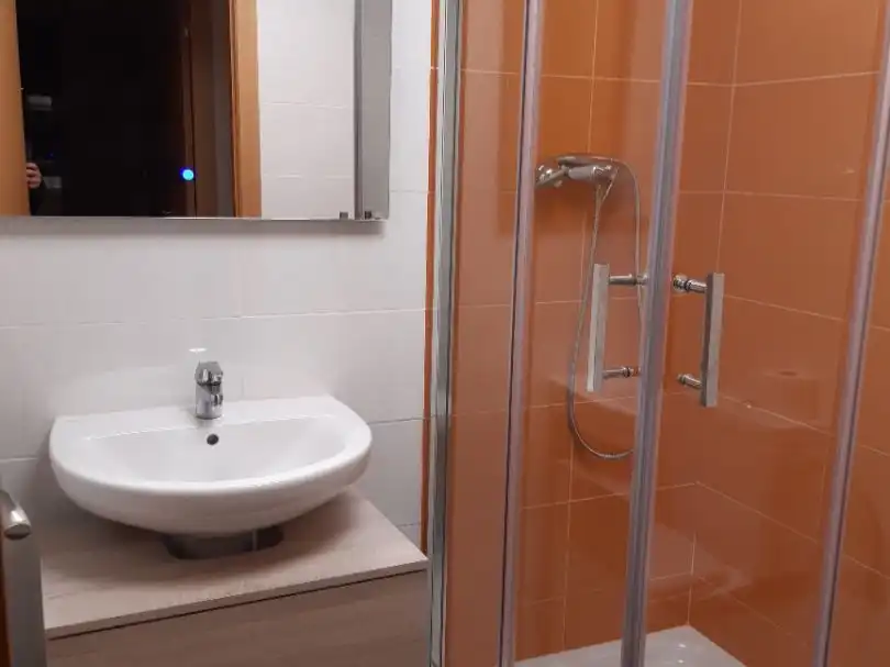 Bany de Pis de lloguer en La Pobla de Vallbona amb Parquet, Moblat i Forn