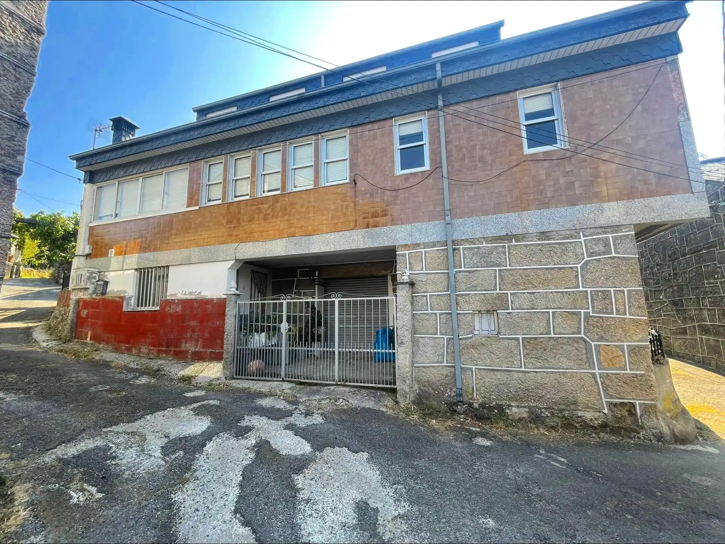 Exterior view of Houses for sale in Avión  with Heating, Storage room and Furnished