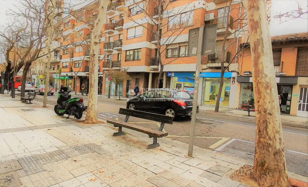 Außenansicht von Gebäude zum Verkauf in Zaragoza