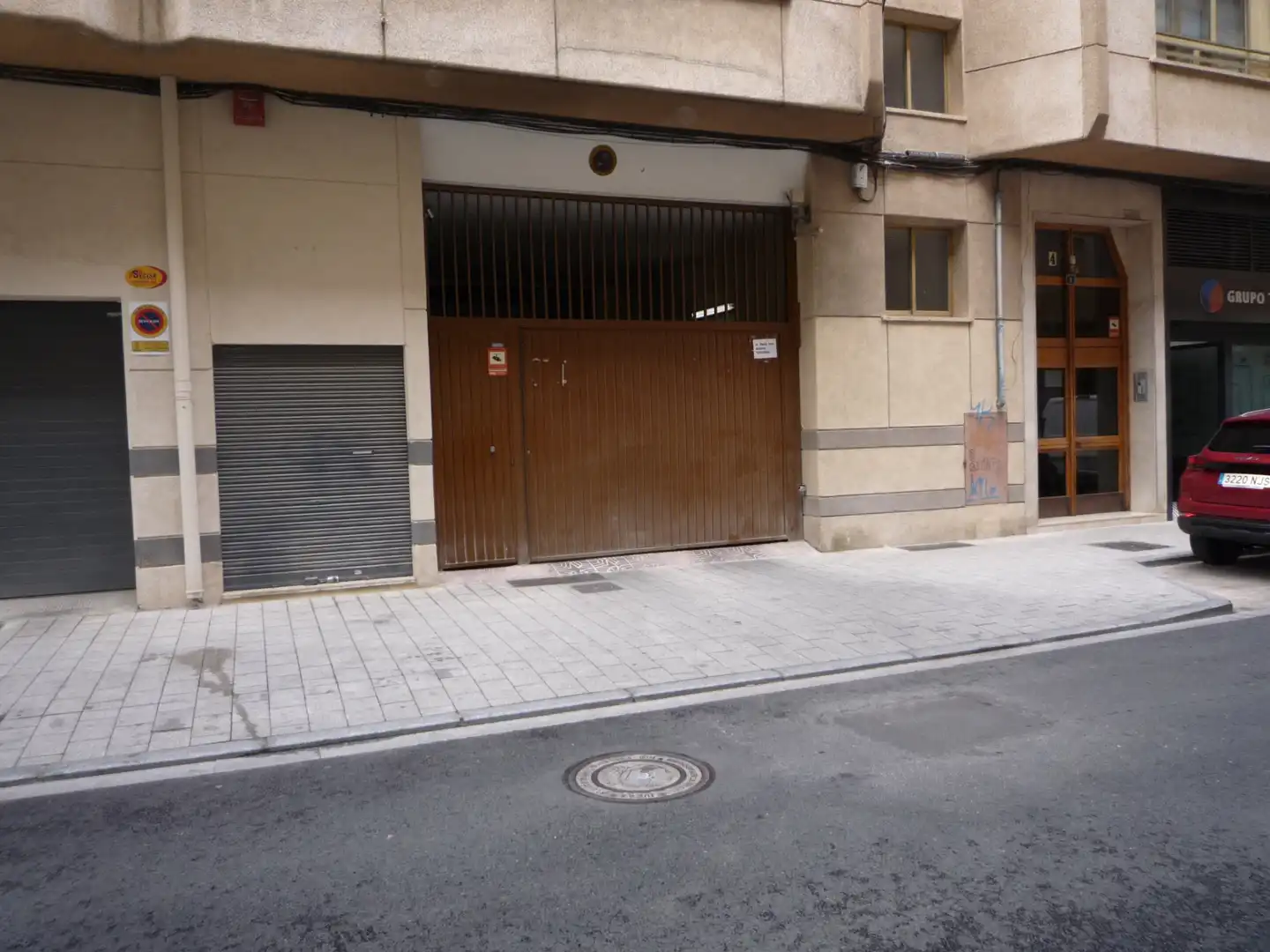 Aparcament amb ascensor en venda a Calle Ejército 4