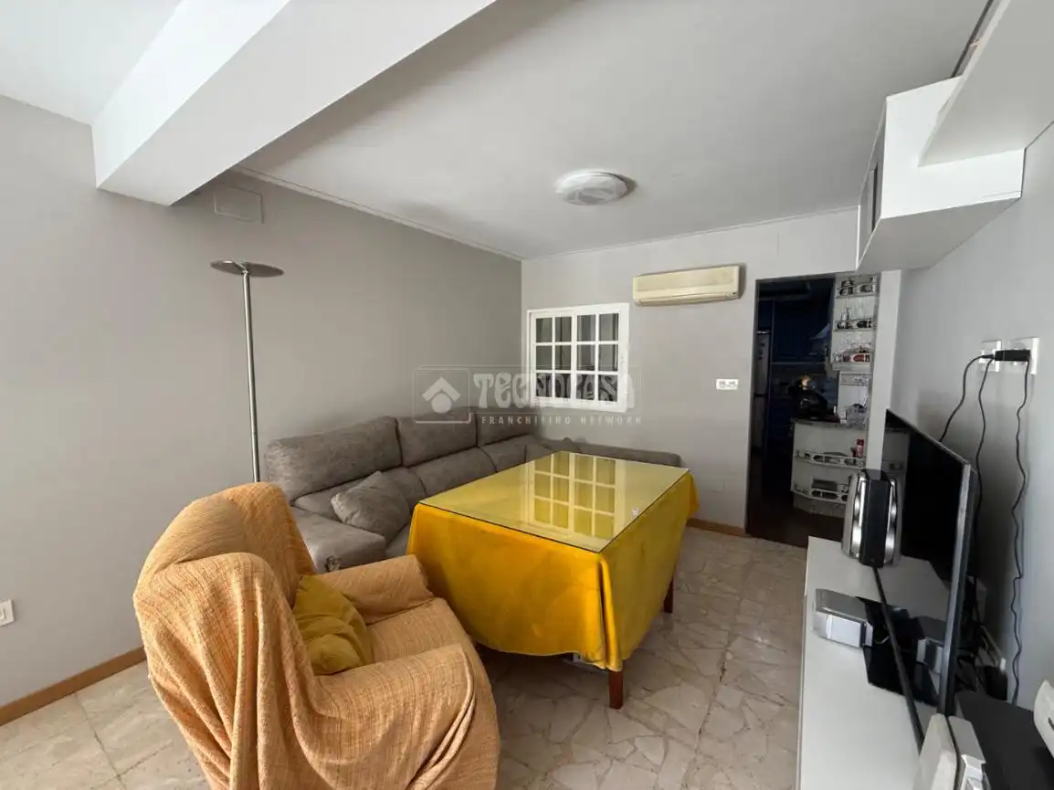 Sala d'estar de Casa adosada en venda en Jaén amb Terrassa