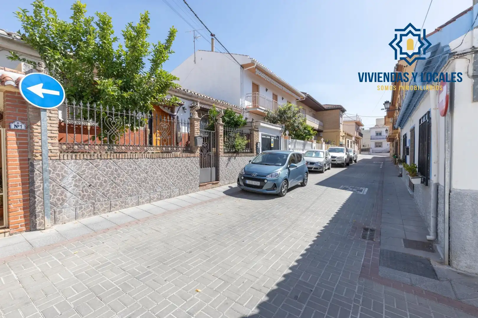 Vista exterior de Casa o xalet en venda en La Zubia amb Terrassa