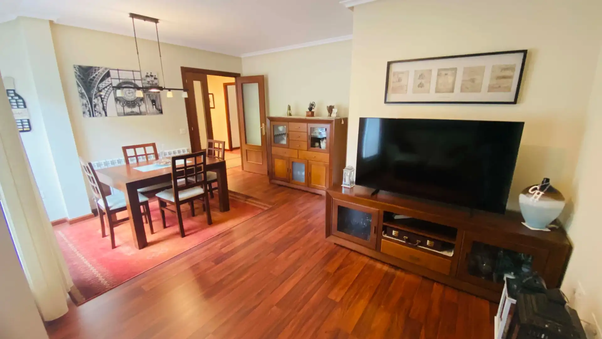 Sala de estar de Piso en venta en San Martín del Rey Aurelio con Calefacción, Parquet y Terraza