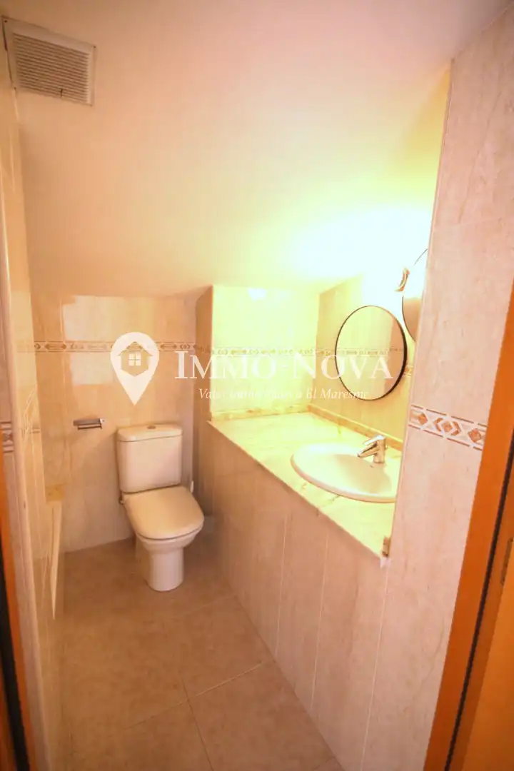 Habitación de Ático en venta en Mataró con Calefacción, Parquet y Terraza