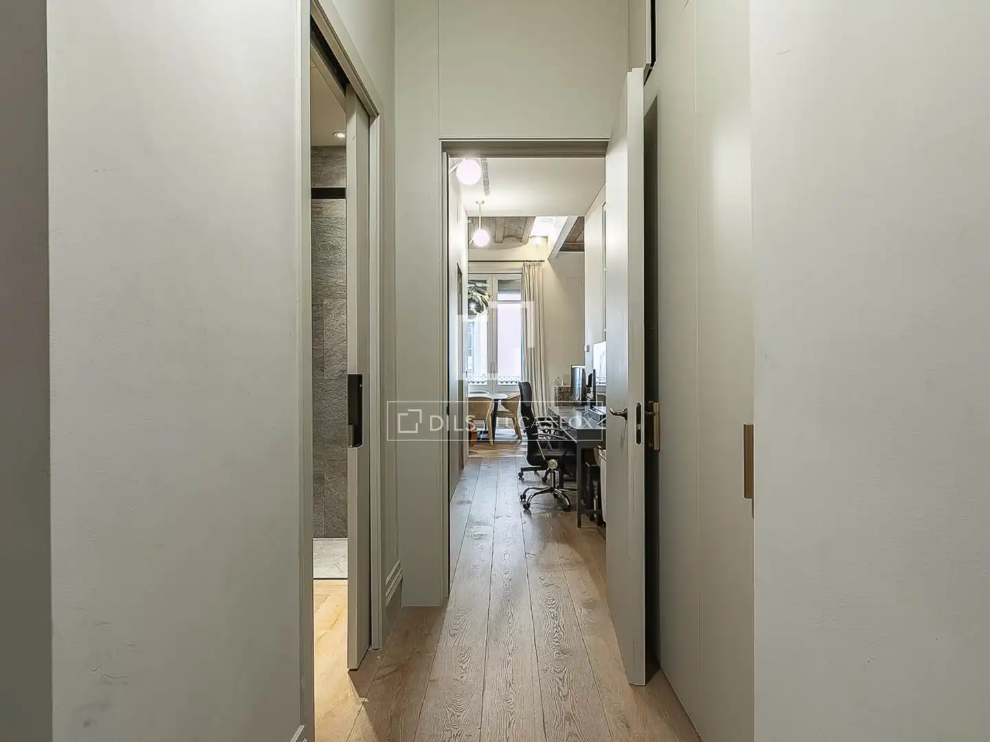 Wohnung zum Verkauf in Barcelona mit Klimaanlage, Heizung und Möbliert