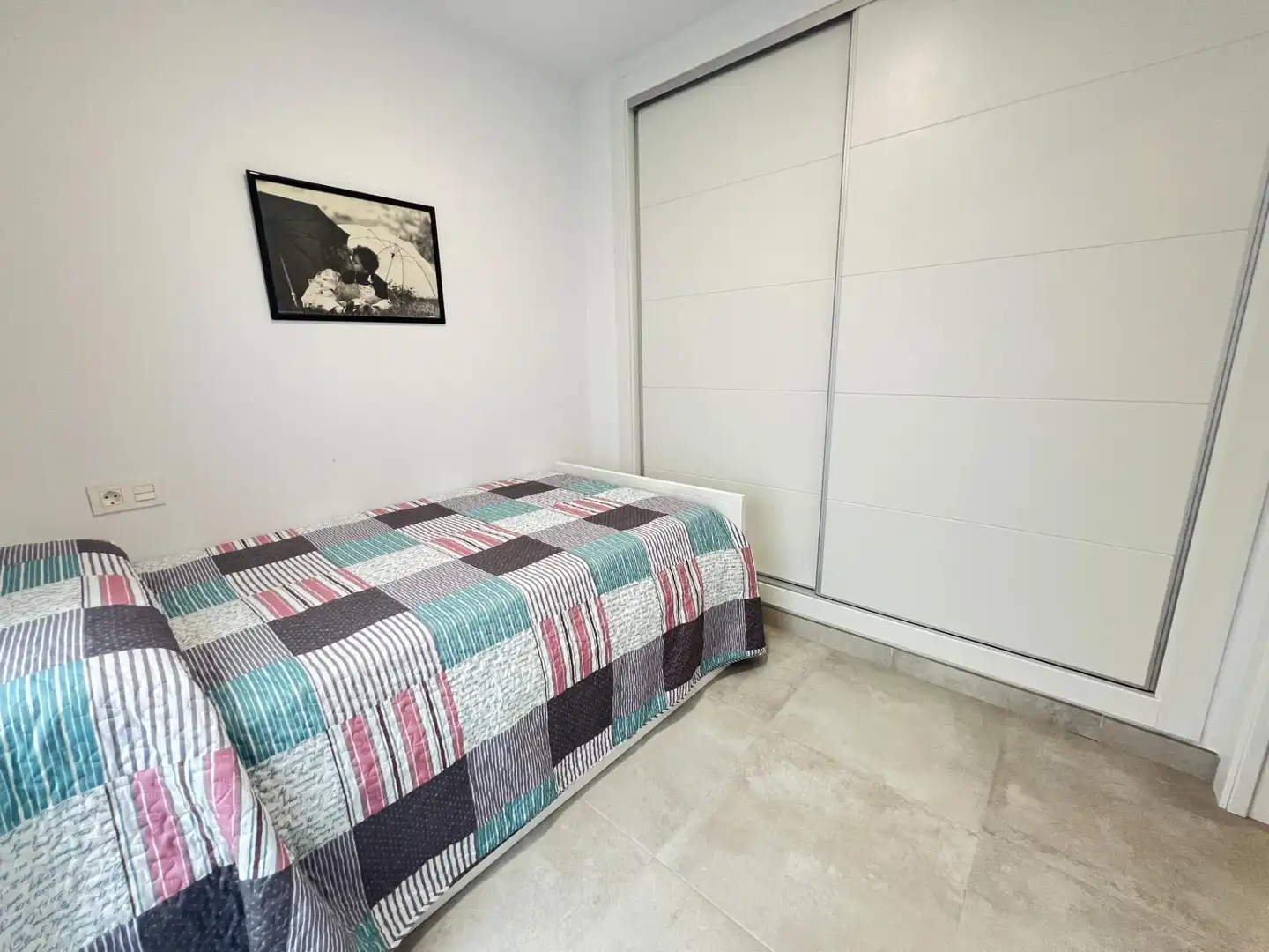 Dormitori de Apartament de lloguer en Fuengirola amb Aire condicionat, Calefacció i Terrassa