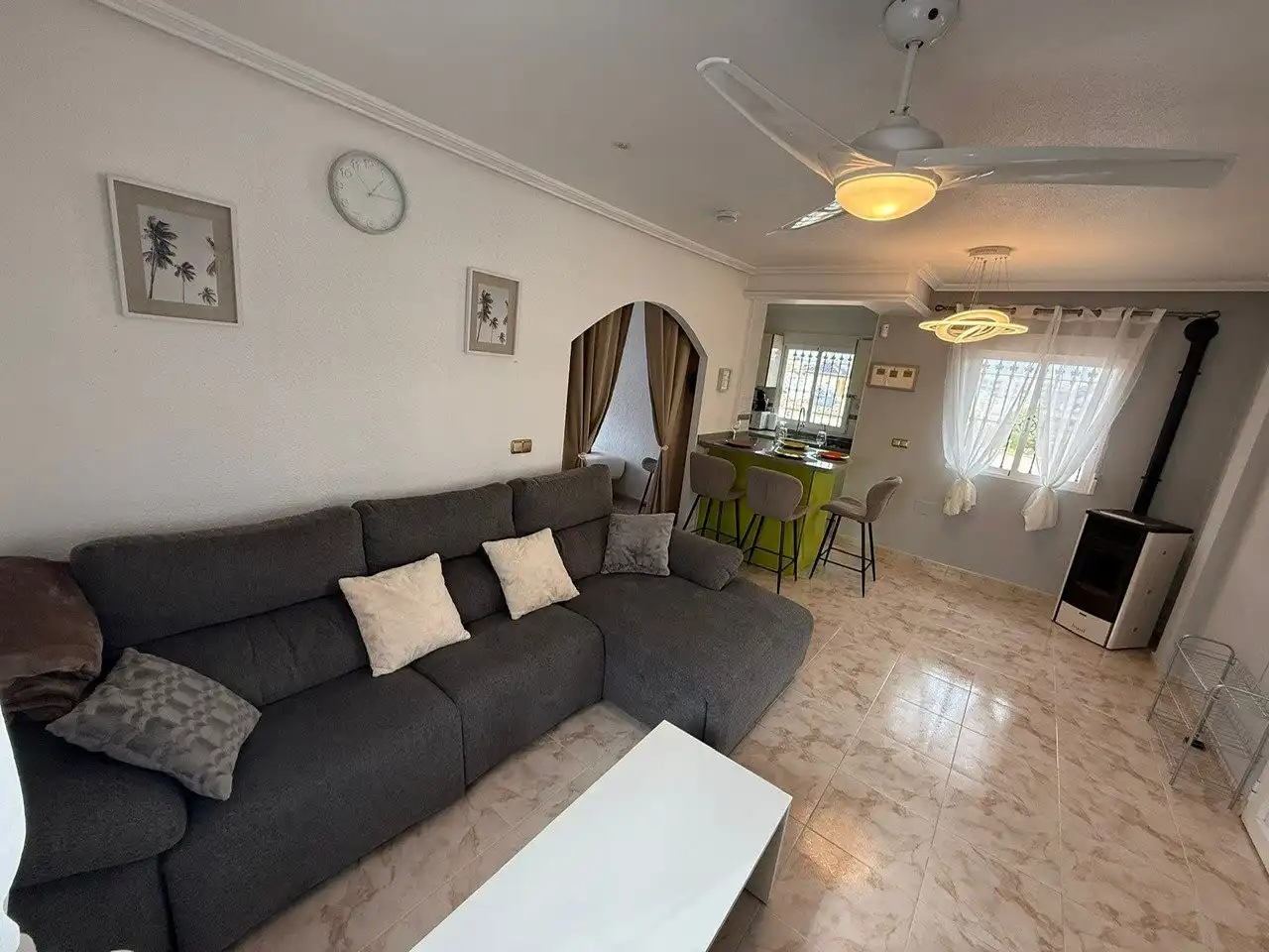 Sala d'estar de Casa o xalet en venda en Orihuela amb Calefacció, Terrassa i Piscina