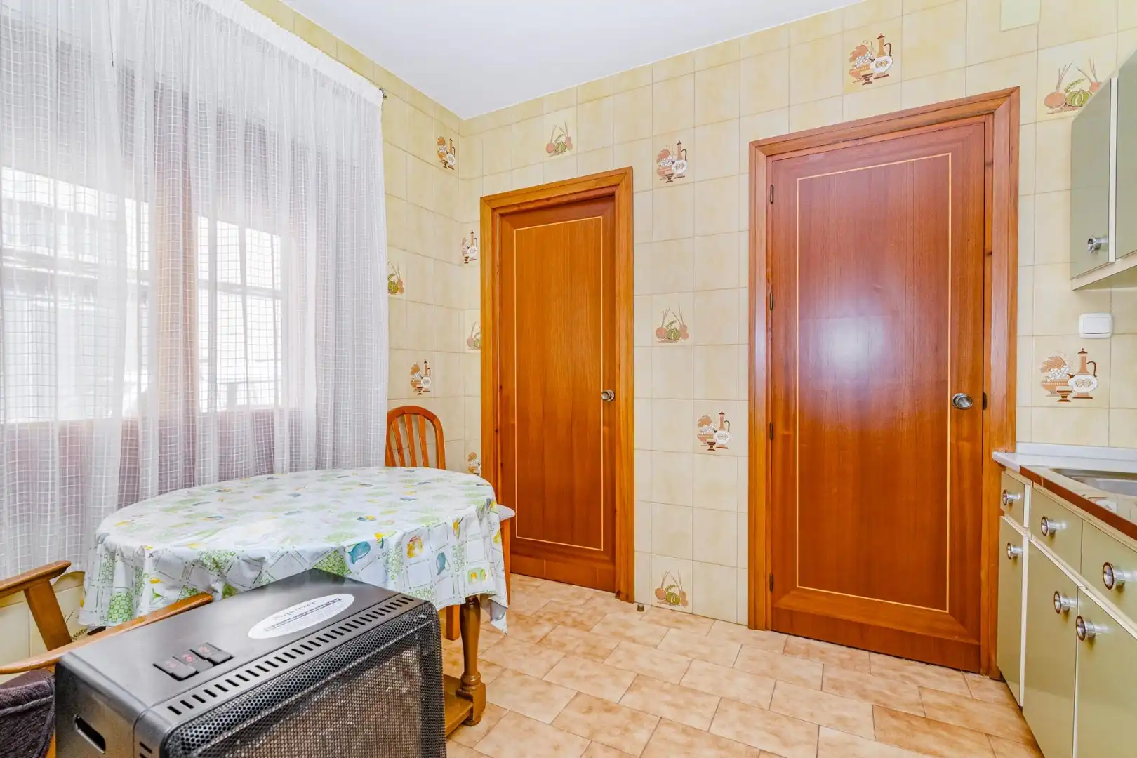 Cuina de Casa adosada en venda en Albolote amb Calefacció, Jardí privat i Terrassa