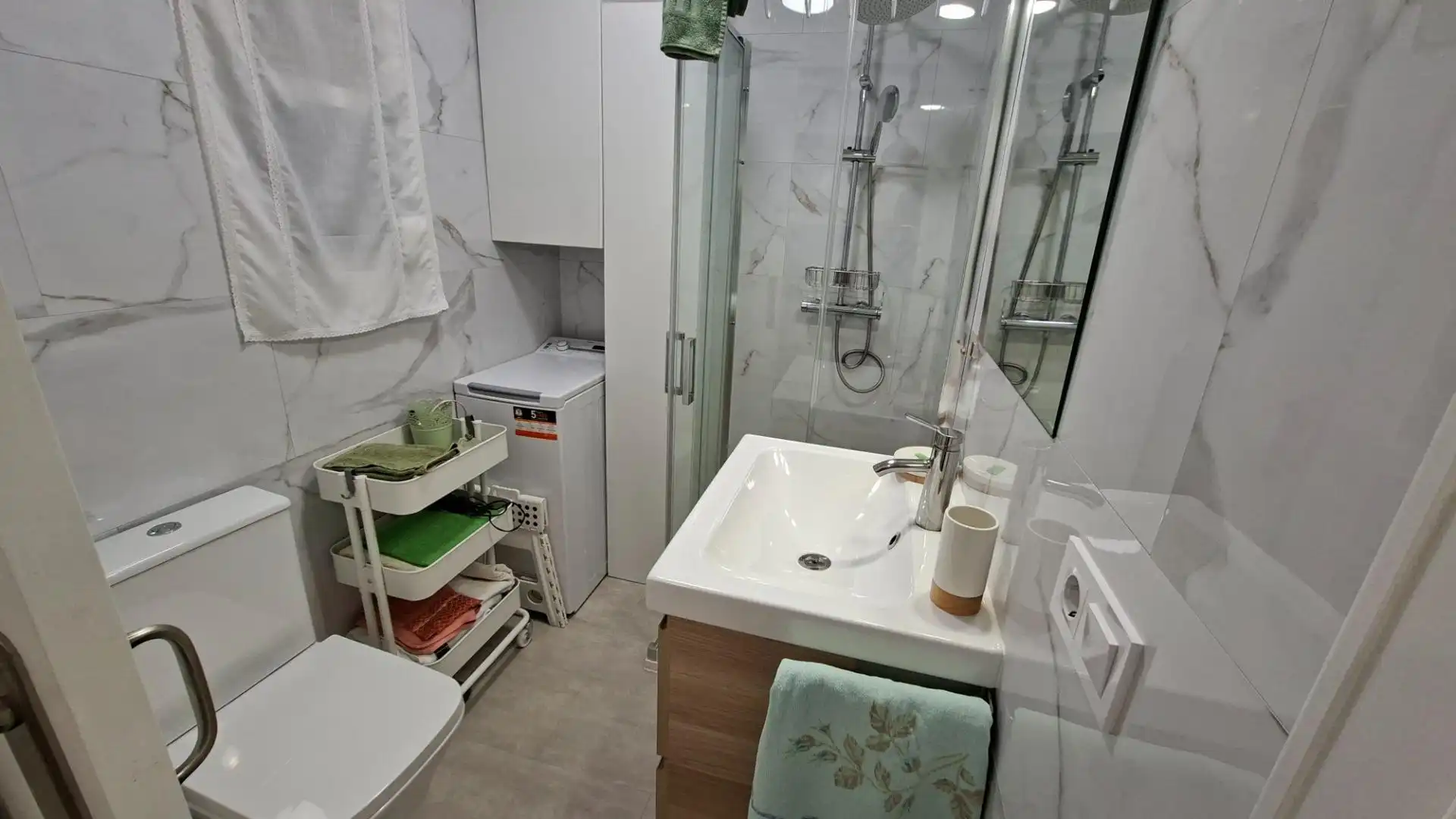 Bathroom of Apartments for sale in Benidorm  with Heating, Furnished and Community pool