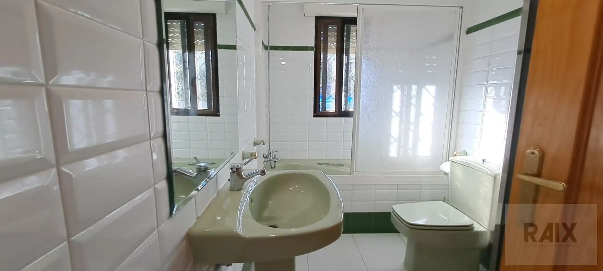 Bathroom of Houses for sale in Colmenar de Oreja, Madrid
