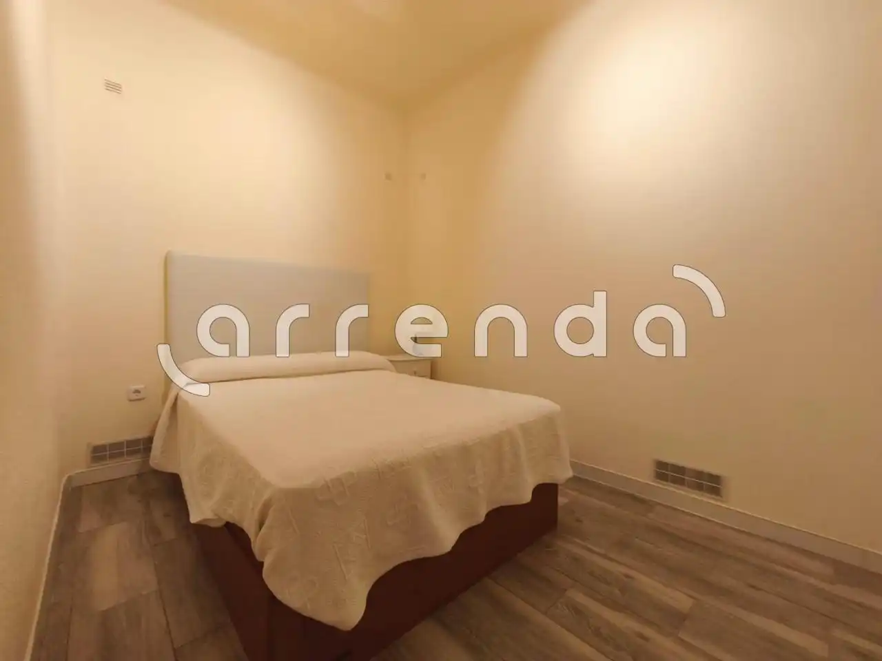 Schlafzimmer von Erdgeschoss zum Verkauf in Madrid mit Klimaanlage